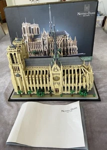 LEGO ARCHITECTURE: Notre-Dame De Paris (21061) - Picture 1 of 6