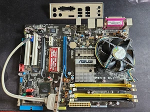 Mainboard Asus P5N-E SLI mit Prozessor und I/O-Blende, vielleicht intakt - Afbeelding 1 van 8