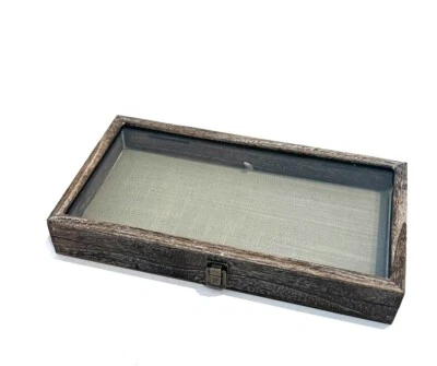 Cuchillos medallas vitrina almohadilla de lino gris tapa vidrio manchado roble oscuro rústico Foto 1 de 2