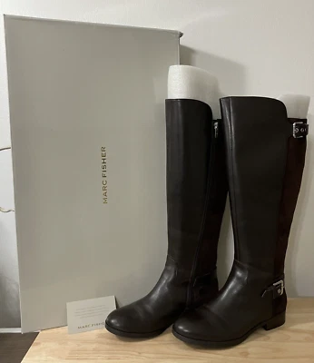 MARC FISHER Damsel 女式 7.5W 棕色麂皮绒皮革骑行靴 宽小腿 ~ 盒装 — 第 1/4 张图片