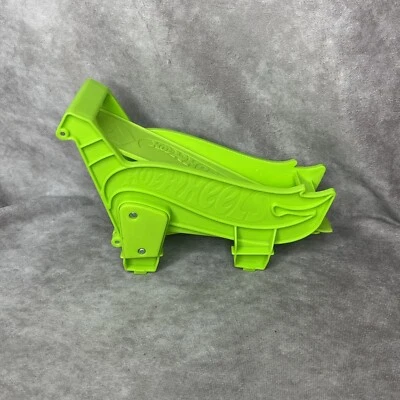 Hot Wheels Colossal Crash Replacement Part GFH87 - Right Green Catch Ramp - Image 1 of 4