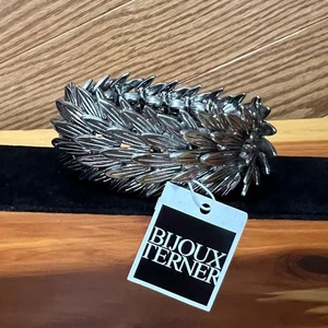 Neu mit Etikett Bijoux Terner Stretch-Armband silberfarben geschichtet Blattfedern NEU - Bild 1 von 5