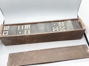 SET DOMINO VINTAGE IN LEGNO IN SCATOLA SCORREVOLE COMPLETO MOTIVO A PUNTI DECORATI - Foto 1 di 5