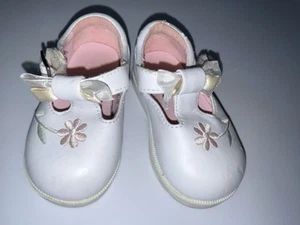 Baby Girls White Shoes Size 3 Leather Upper Has Some Damage On Left Shoe See Pic - Picture 1 of 5