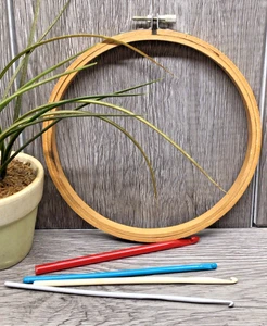 Vintage Wood Round Embroidery Hoop 6 inch w/4 Crochet Hooks - Picture 1 of 7
