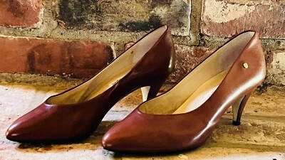 Vintage C1980s Etienne Aigner Brown Leather Shoes, Classic Pumps, High Heels, 8M - Image 1 of 4