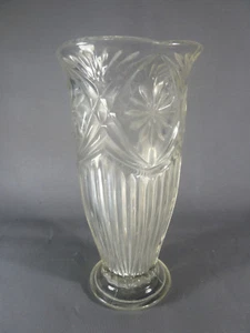 Ancien vase en verre sculpté années 1950 deco vintage french antique - Picture 1 of 1