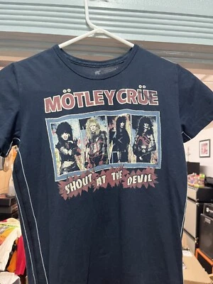 Camiseta Trunk LTD Motley Crue Shout At The Devil Foto 1 de 2