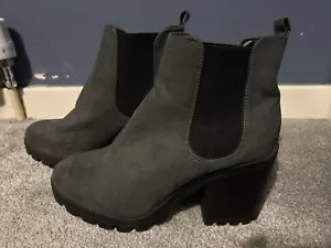 Women’s Grey heeled Boots Size 6 - Picture 1 of 5