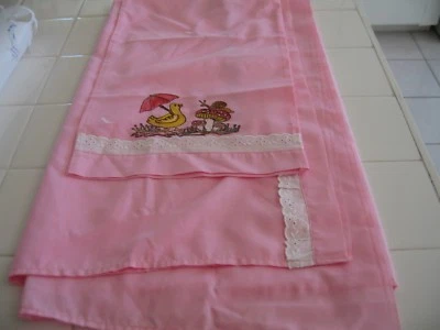 Очаровательное хлопковое одеяло для детской кроватки с вышитыми утками и подходящей наволочкой - Изображение 1 из 4