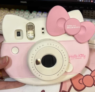 Kit de cámara instantánea FUJIFILM Hello Kitty Fuji Cheki Instax rosa mini serie Foto 1 de 4
