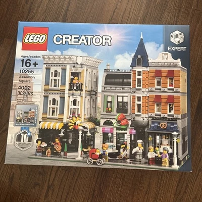 LEGO Creator Expert: 10th Anniversary Modular Building 10255 Assembly Square NEW - Image 1 of 4
