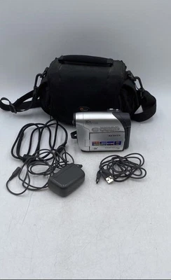 Цифровая портативная видеокамера Samsung SC-D363 30-кратный оптический зум MiniDV в чехле - Изображение 1 из 4