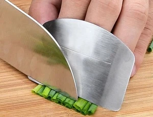 2 Stück Edelstahl Fingerschutz - Gemüse & Obst sicher schneiden - Kostenloser Versand - Bild 1 von 4
