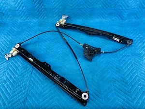 Genuine Nissan Infiniti Front Passenger Door Window Regulator 80720-ZT00A OEM	 - Picture 1 of 4