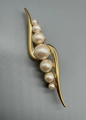 Vintage Monet Brooch Pin Elegant Bar Swirl Graduated Faux Pearl Gold Tone - Image 1 of 4
