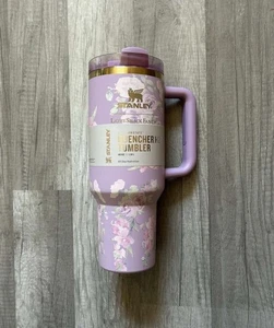 Stanley x Love Shack Fancy Quencher Becher 40 Unzen Happy Thoughts NIE REM. VON - Bild 1 von 7
