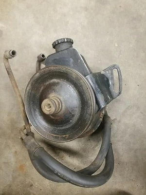 Bomba de dirección asistida Camaro Z 28 SS 1976 77 78 79 80 81 con polea correcta bonita Foto 1 de 4