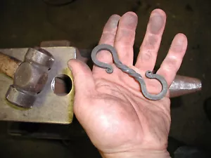 Colgador S-Hook hierro forjado retorcido, 4", forjado a mano por herreros - Imagen 1 de 12