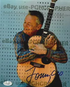 TOMMY EMMANUEL SIGNED 8x10 - Country Music - Guitar Specialist - J.S.A. Cert - Bild 1 von 3