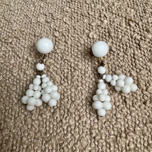 Vintage Beaded Dangle Earrings White Milk Glass Screw Back Jewelry West Germany - Picture 1 of 4