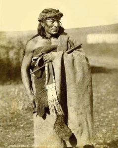 Foto 34 de nativo americano, indio, viejo oeste doblado de pie 8x10 - Imagen 1 de 2