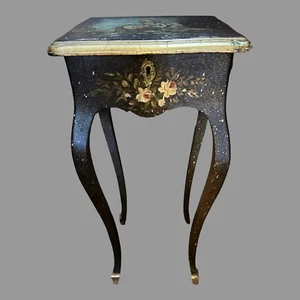 French Style Floral Decorated Lift Top Vitrine Side Table 20th C - Picture 1 of 12