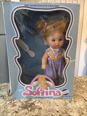 De colección EEGEE GOLDBERGER SOFTINA 11” Muñeca bebé bebida y mojada coletas rubias Foto 1 de 4