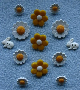 11 Plastic NOVELTY White & Yellow DAISY BUTTONS & 2 WHITE BUNNY BUTTONS Mates - Picture 1 of 4