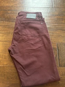 Jeans Mavi Denim Marcus Slim Recto 34/32 Granate/Burgendy No Usado - Imagen 1 de 5