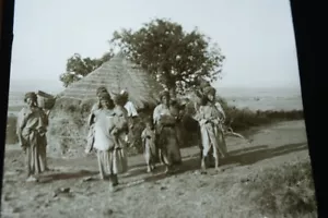 ALGERIE KABYLIE HABITATION INDIGENE FEMMES PHOTO PLAQUE DE VERRE MOLTENI 1900 - Foto 1 di 3