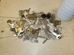 1.5 lb Lot of Misc Used Cut Keys House Business Car in Brass or Silver - Picture 1 of 8