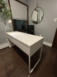 White desk with 2 drawers - Picture 1 of 6