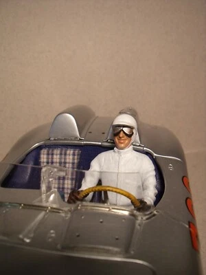 1/18 FIGURE  STIRLING MOSS  DRIVING  VROOM PAINTED  GP REPLICAS  CMC  CMR  SPARK - Image 1 of 4