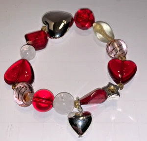 Avon Holiday Beaded Bracelet Red Stretch NIB One Size Fits Most - Picture 1 of 15