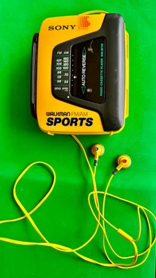 ⚡️Reproductor de casete AM/FM amarillo Walkman deportivo Sony vintage WM_BF59 solo piezas Foto 1 de 4