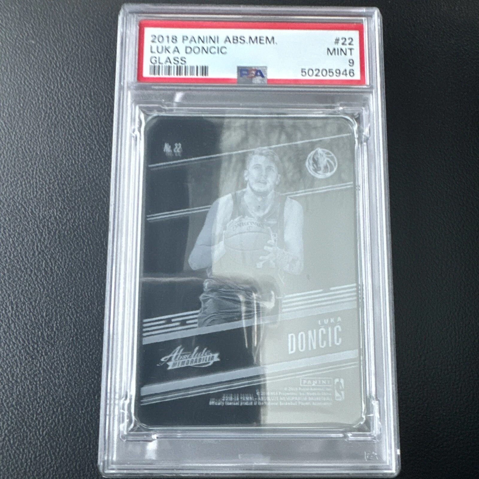2018-2019 Absolute Glass Luka Doncic Rookie Card