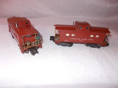 2 AMERICAN FLYER LINES 977 ACTION CABOOSES TESTED AND WORKING! LOT #U-140 - Image 1 of 4