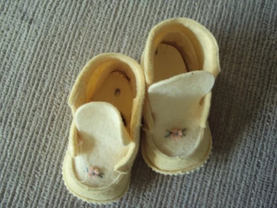 Zapatos de bebé blancos de colección 100 % fieltro de lana talla 0 con flor rosa Foto 1 de 4