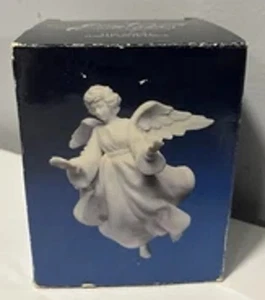 reduced Avon Nativity Collectibles -the Angel Flying Hanging white porcelain - Picture 1 of 1