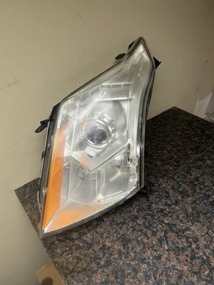 Faro halógeno lado del conductor izquierdo Cadillac SRX 2010-2016 OEM | LH Foto 1 de 4