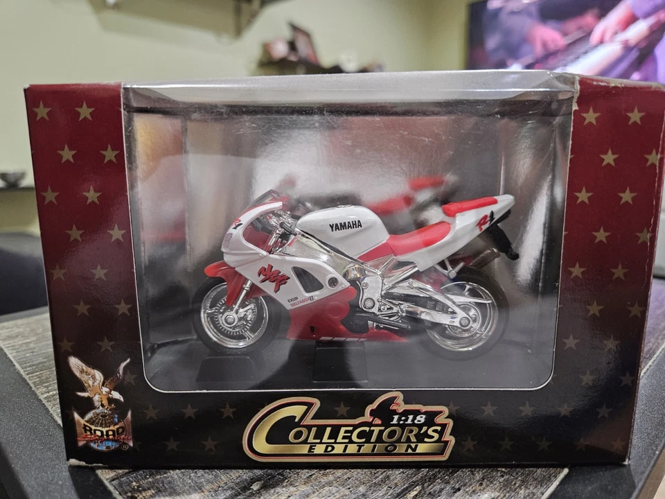 ROAD SIGNATURE Yamaha YZF-R1 1:18 Scale Die-Cast Motorcycle  - Image 1 of 4