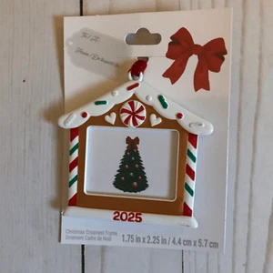 Studio Decor kleines Lebkuchenhaus Ornament mit Baujahr 2025 und Band Neu - Bild 1 von 3