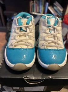 Jordan 11 Low Aqua Size 9c 2013 - Picture 1 of 6