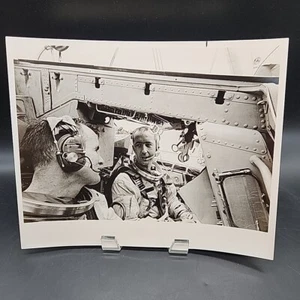 Photo de presse 1965 NASA Gemini 4 astronautes J McDivitt & E blanc pendant l'entraînement - Photo 1/13