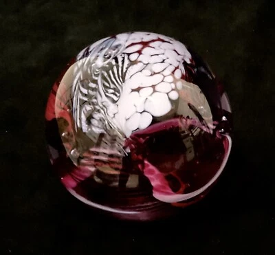 PISAPAPELES DE VIDRIO CAITHNESS SCOTLAND MOULIN ROUGE NUMERADO 241907 Foto 1 de 4