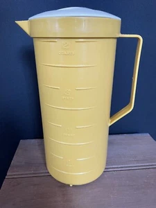 2 Quart Plastic Drink Pitcher - Yellow, Lid, Vintage, lemonade tea - Picture 1 of 6