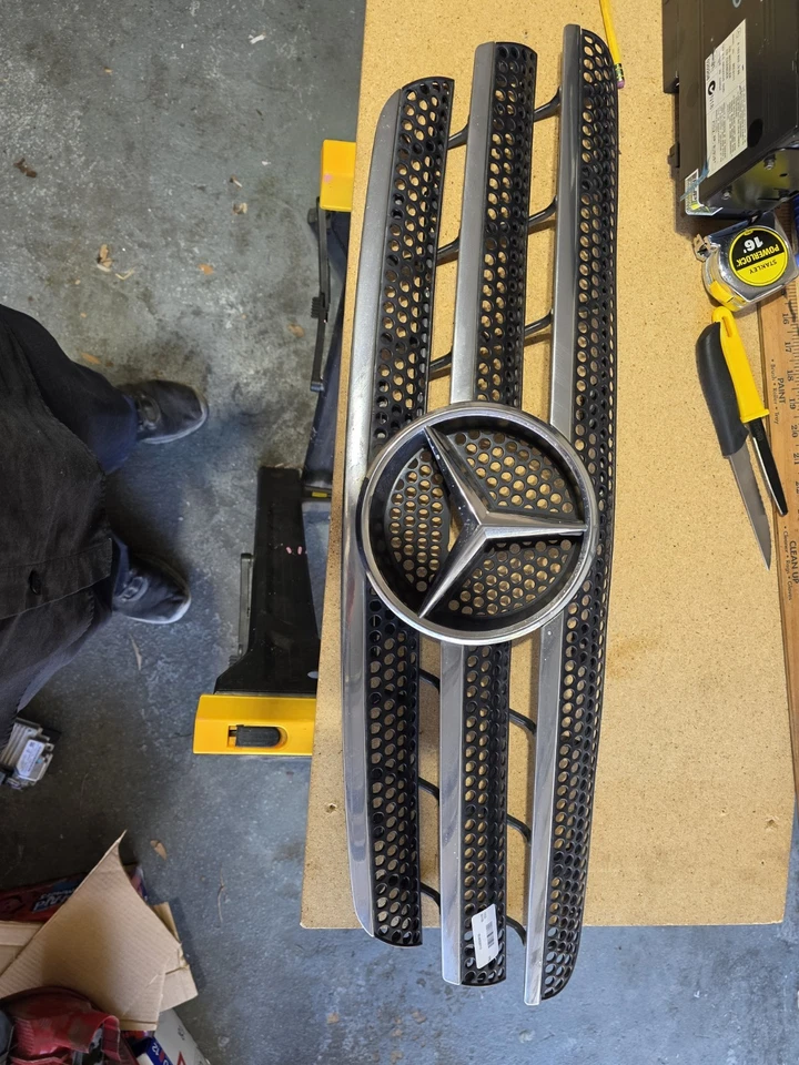 98-05 Mercedes W163 ML500 Front Bumper Radiator Mesh Grille Grill 1638800985 OEM - Image 1 of 4