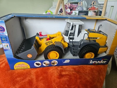 Bruder Liebherr L574 Articulated Road Loader 02430 Boxed, New. - Image 1 of 4