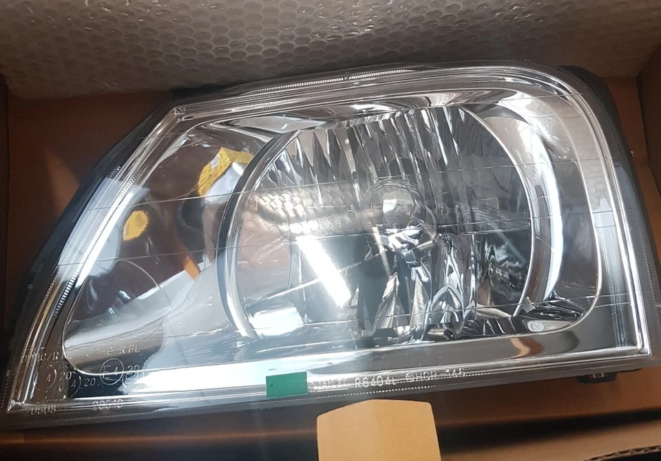 MITSUBISHI L200 Warrior Passenger side head light P/N MR439531 2002-2006 - Image 1 of 1